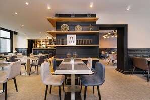 Päivittäinen buffetaamiainen (23 EUR per henkilö)