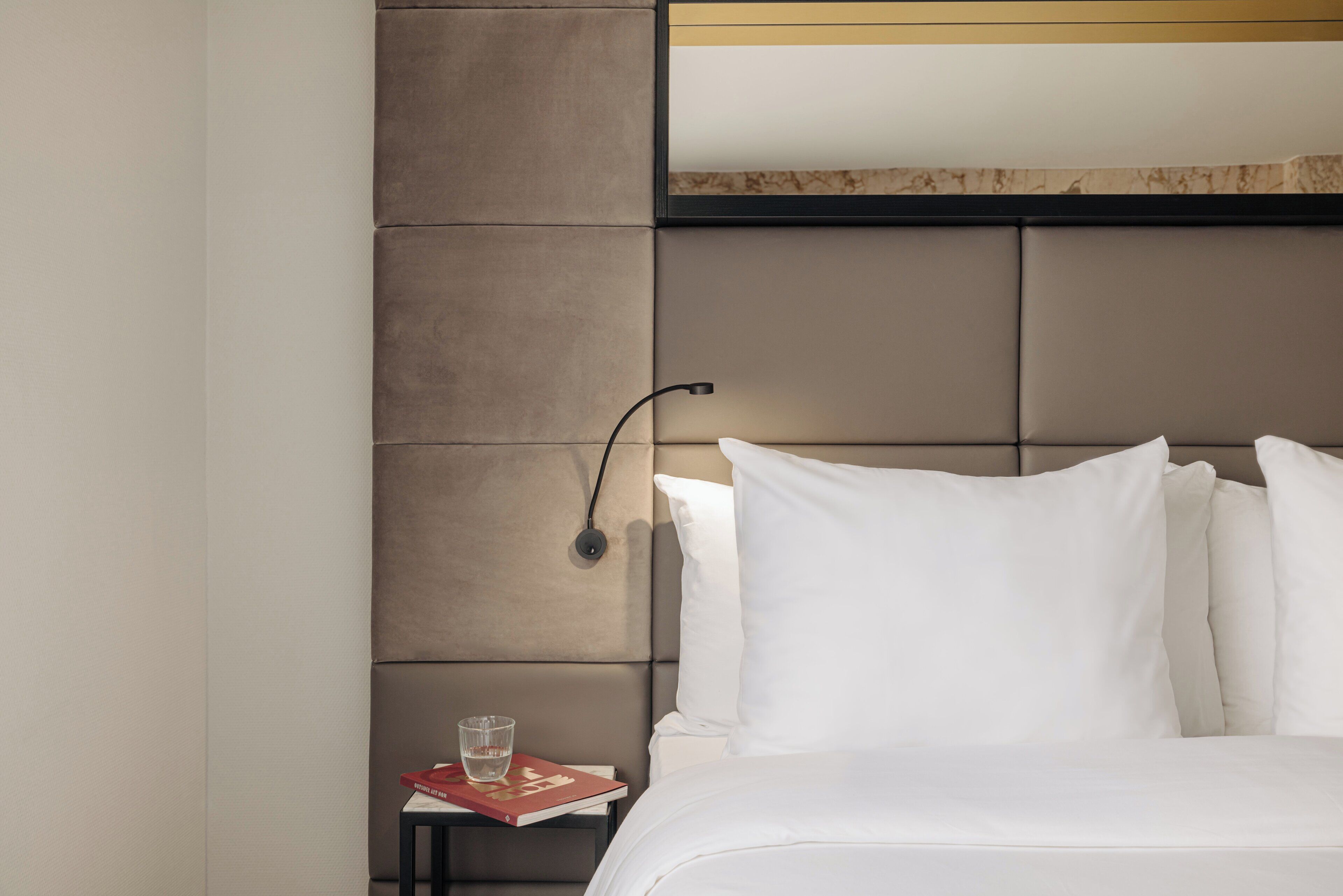 Quarto superior, 1 cama King | Roupas de cama antialérgicas, cofres nos quartos, escrivaninha