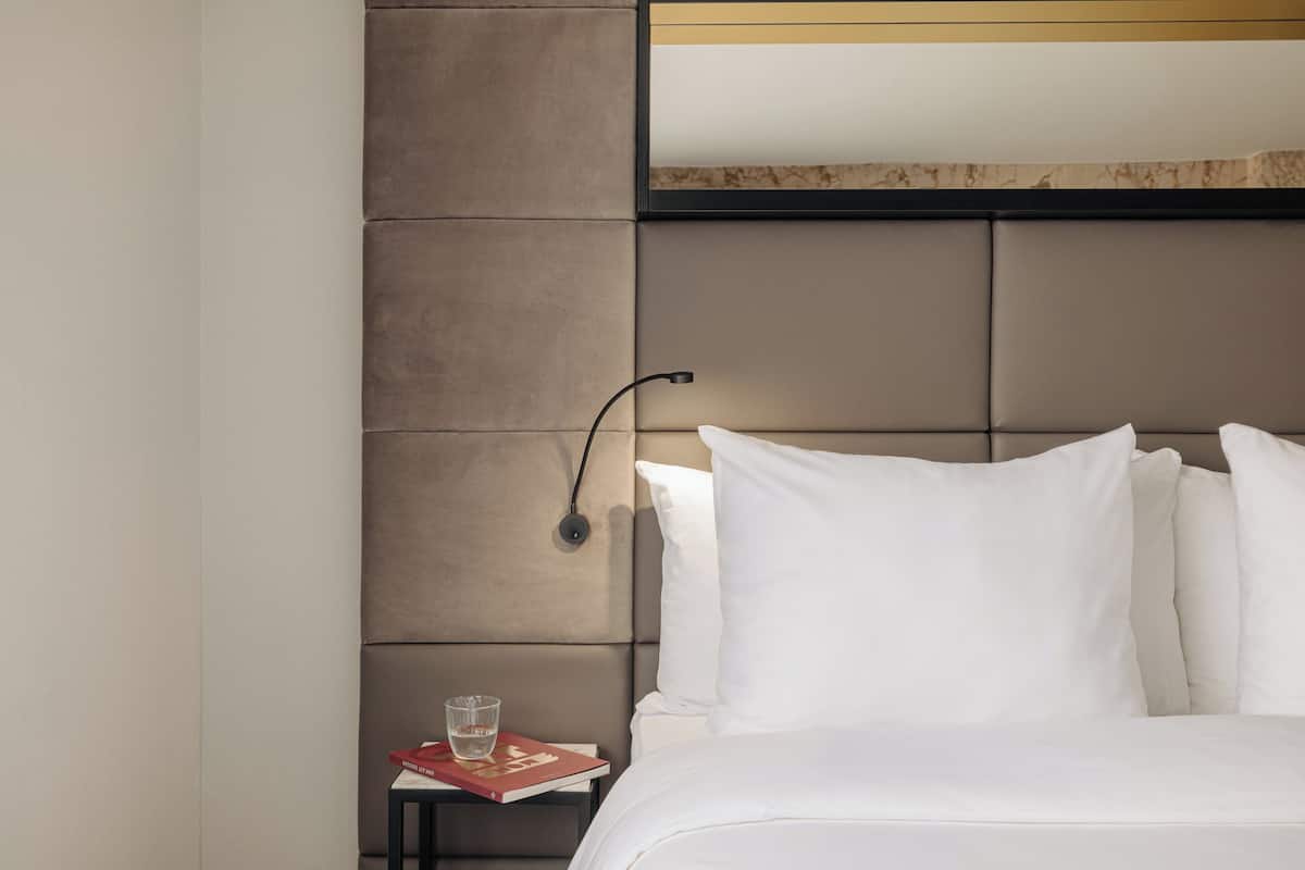 Superior Room, 1 King Bed