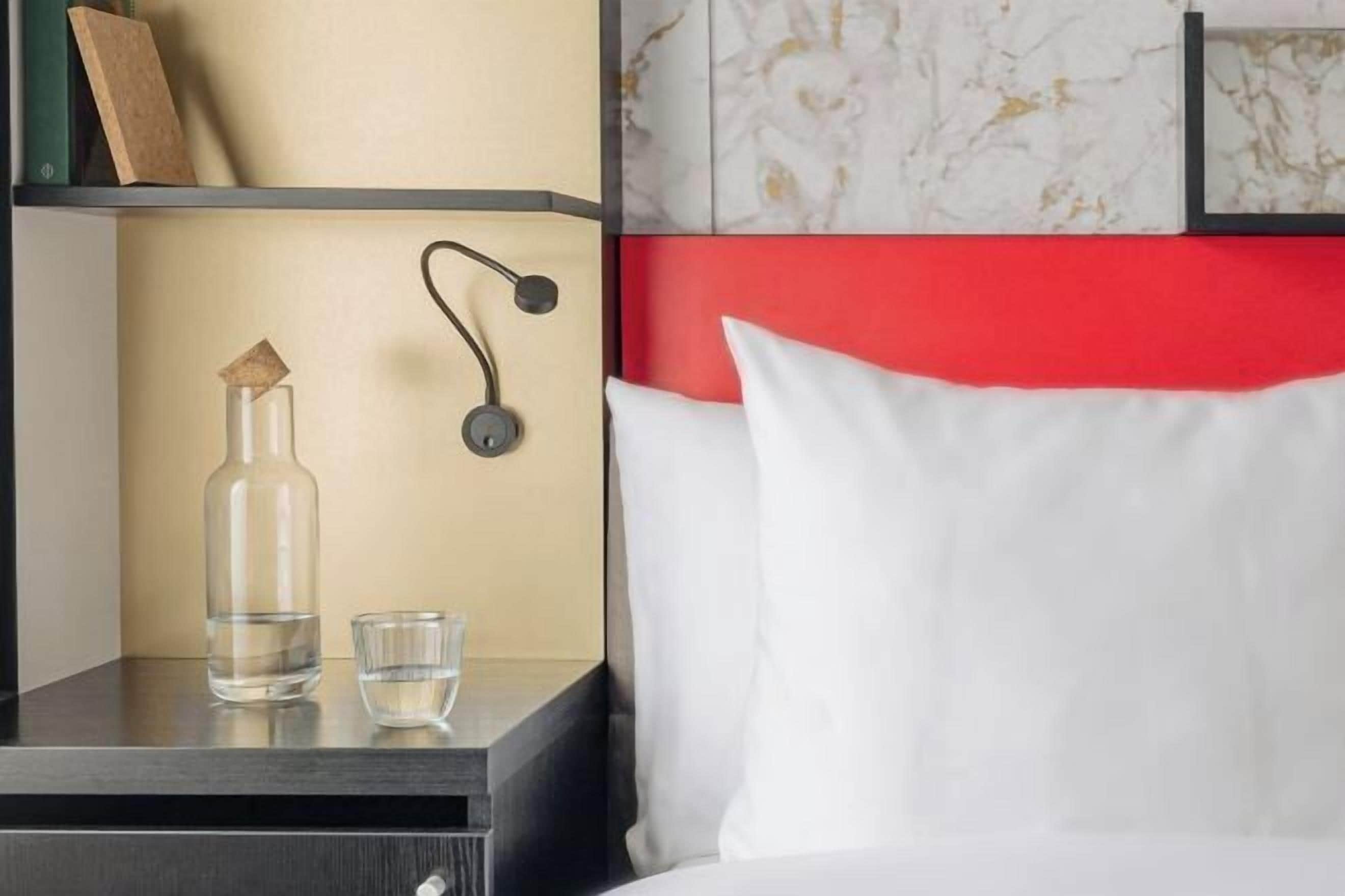 Hypo-allergenic bedding, in-room safe, desk, blackout curtains