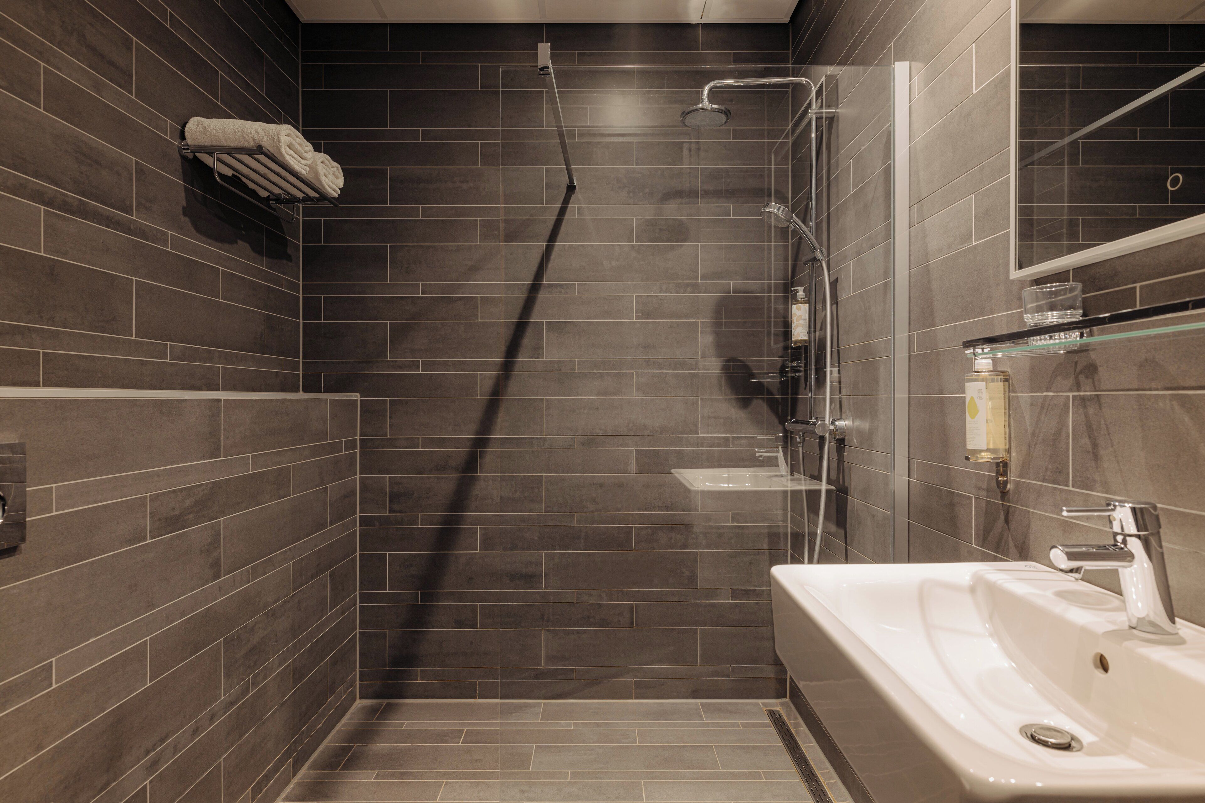 superior king | bathroom | shower, free toiletries, hair dryer, towels