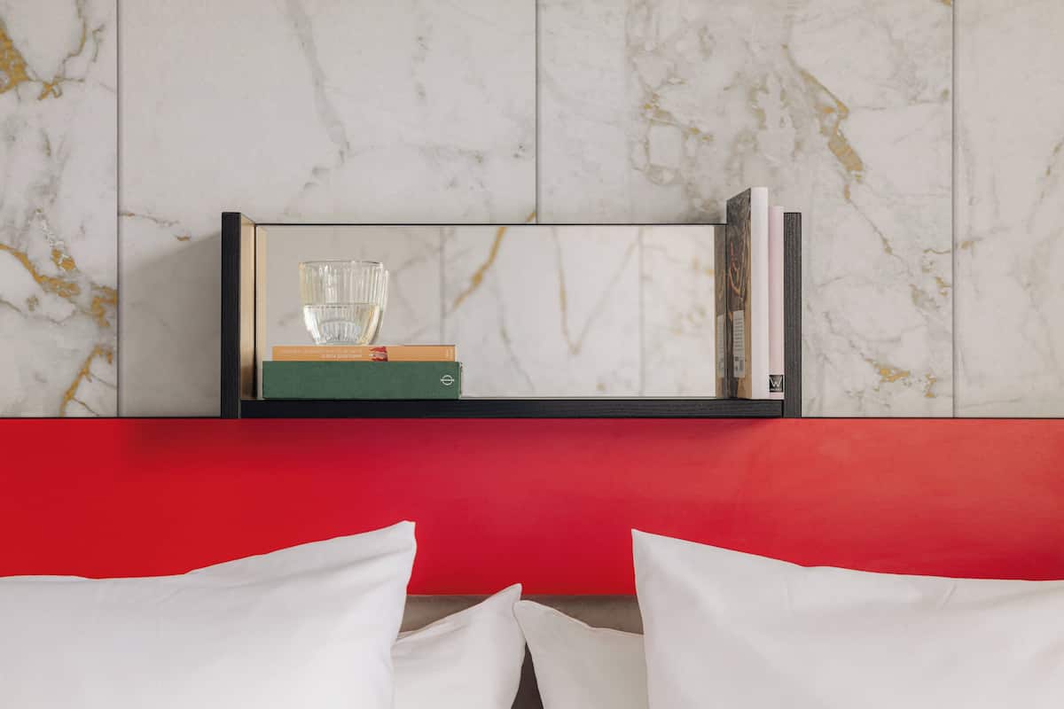 Hypo-allergenic bedding, in-room safe, desk, blackout curtains