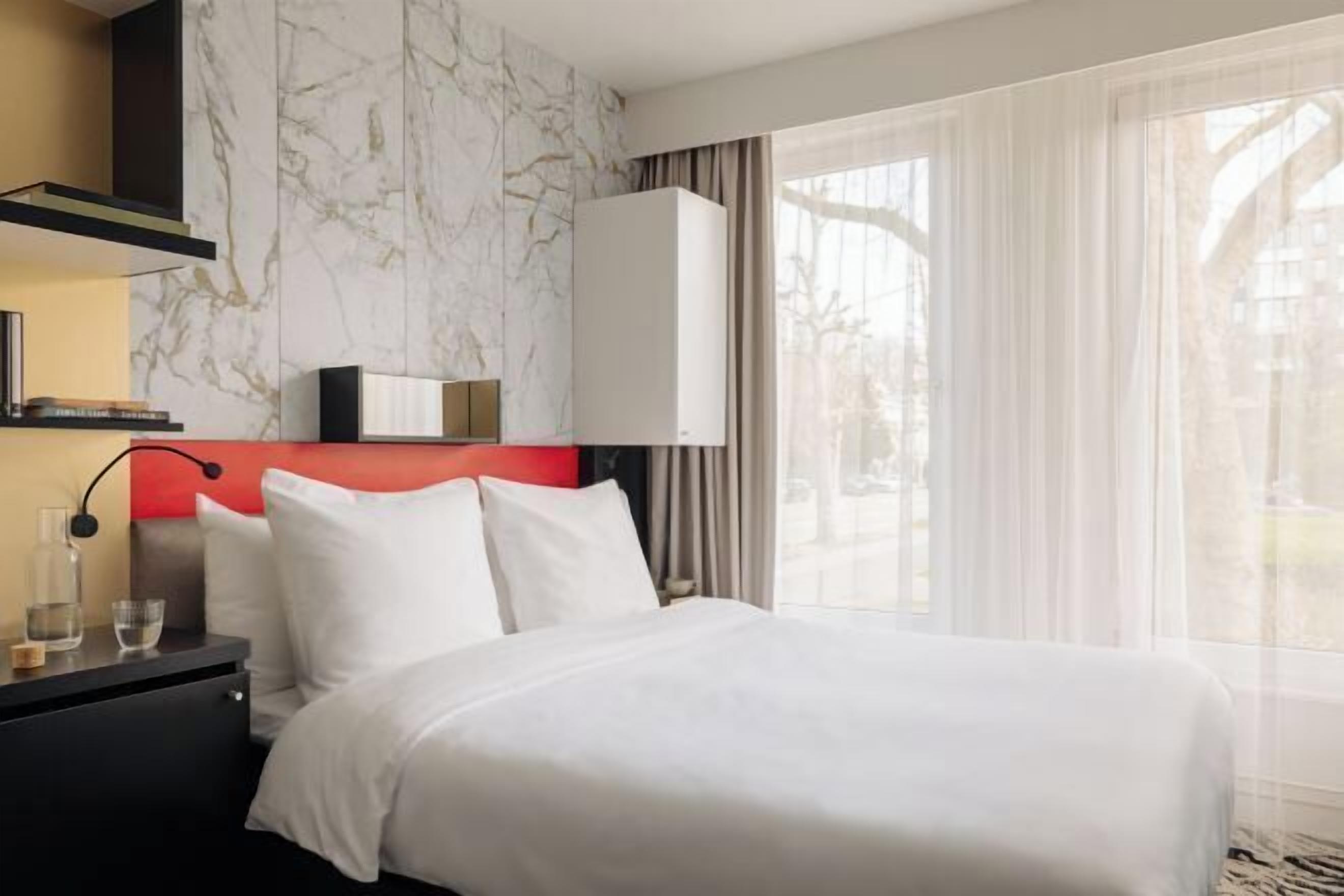 Hypo-allergenic bedding, in-room safe, desk, blackout drapes