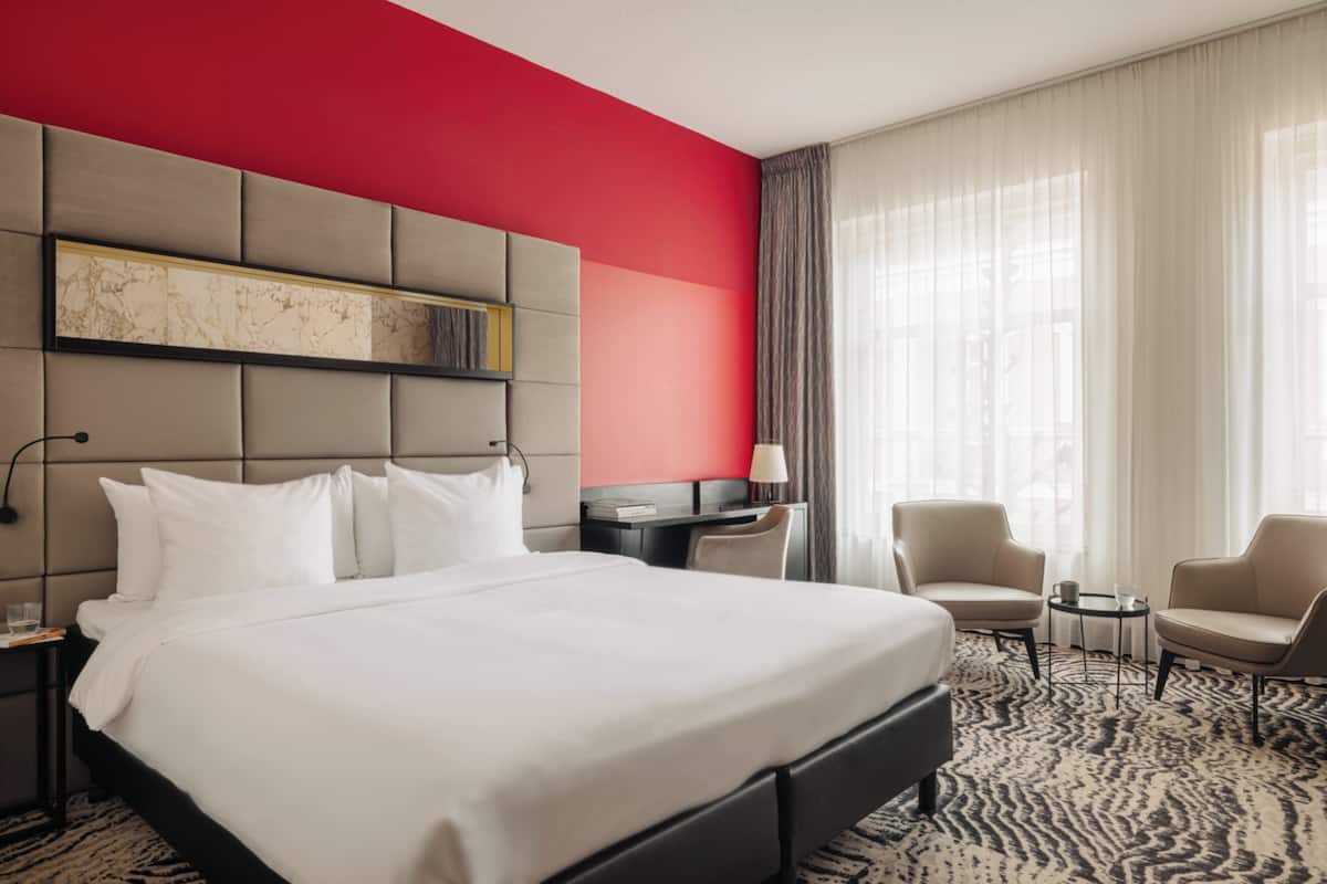 Chambre Supérieure, 1 trÚs grand lit | Literie hypoallergénique, coffres-forts dans les chambres, bureau