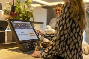 Check-in/check-out kiosk