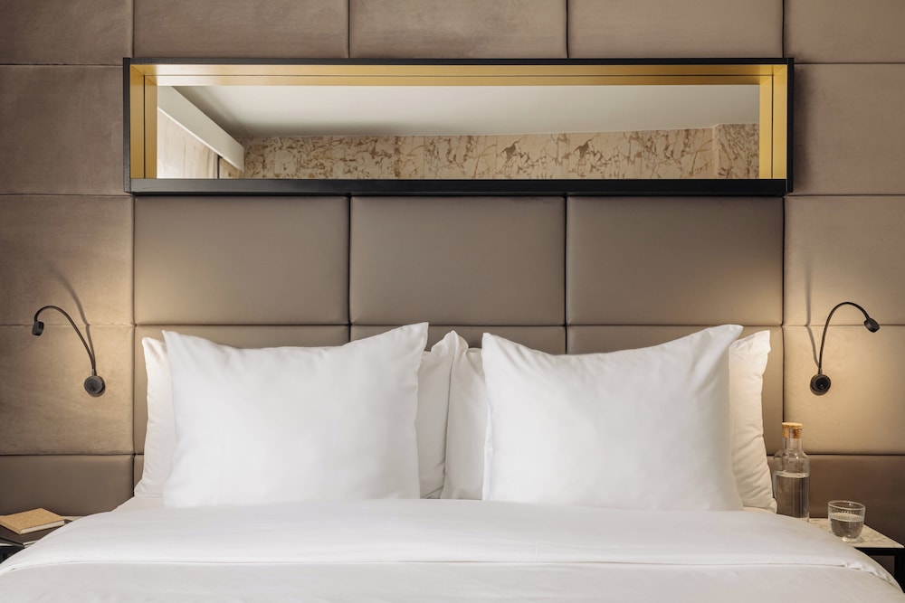 Lancaster Hotel by null