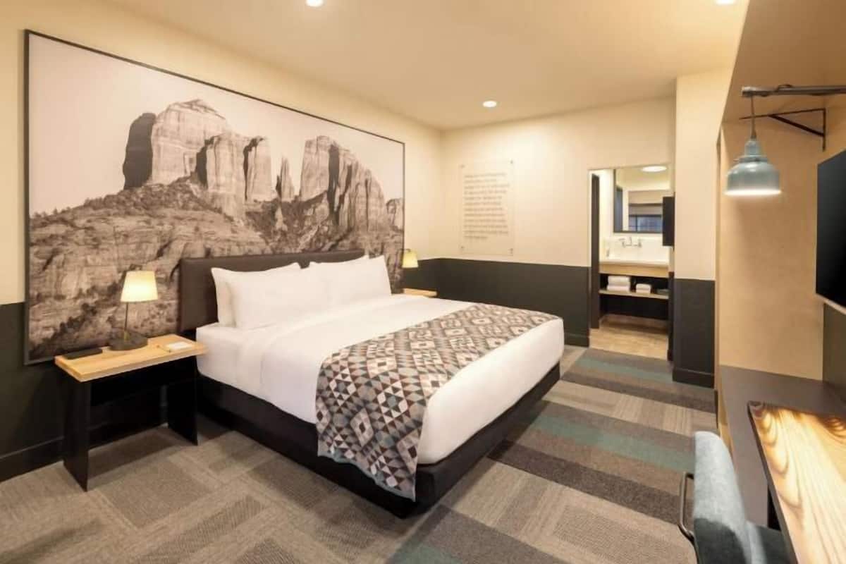 1 bedroom, down duvets, in-room safe, laptop workspace