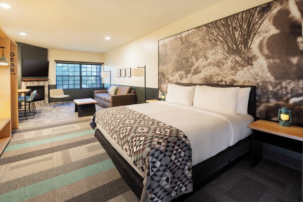 Studio, 1 King Bed with Sofa bed | 1 bedroom, down comforters, in-room safe, laptop workspace