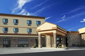 Exterior - Roosevelt Grand Dakota, SureStay Collection by Best Western (Dickinson)