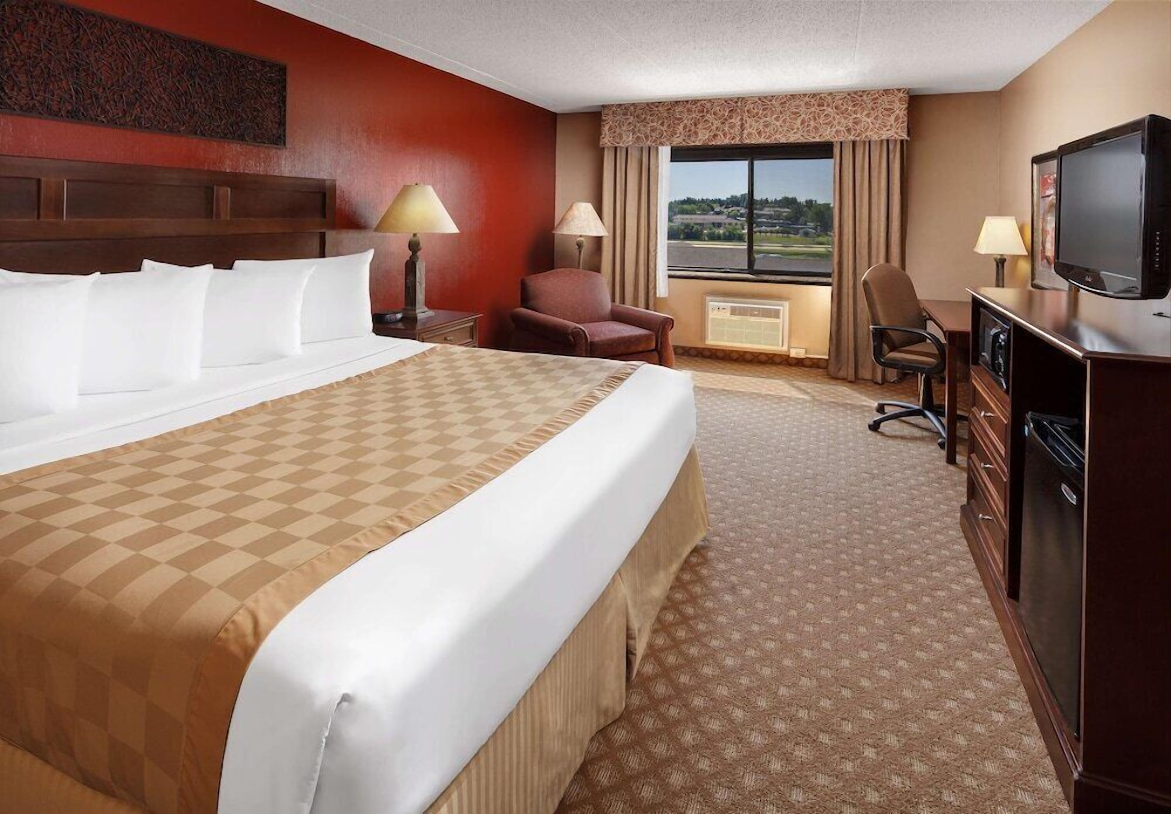 Pillow-top beds, desk, laptop workspace, blackout curtains