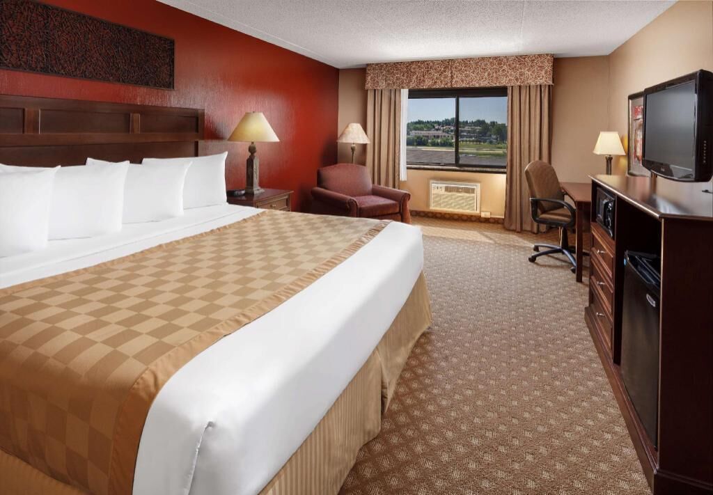 Pillow-top beds, desk, laptop workspace, blackout curtains