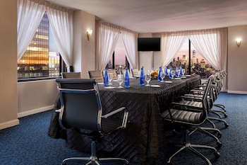 Meeting space at NEW YORKER BY LOTTE HOTELS
