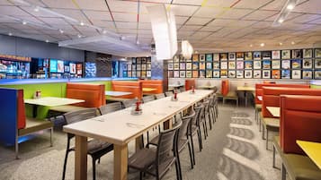 3 restaurants, breakfast, lunch, dinner served; American cuisine