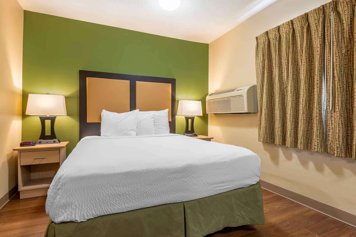 Desk, free WiFi, bed sheets