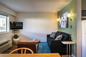 Premium Suite, 1 Bedroom | Living area