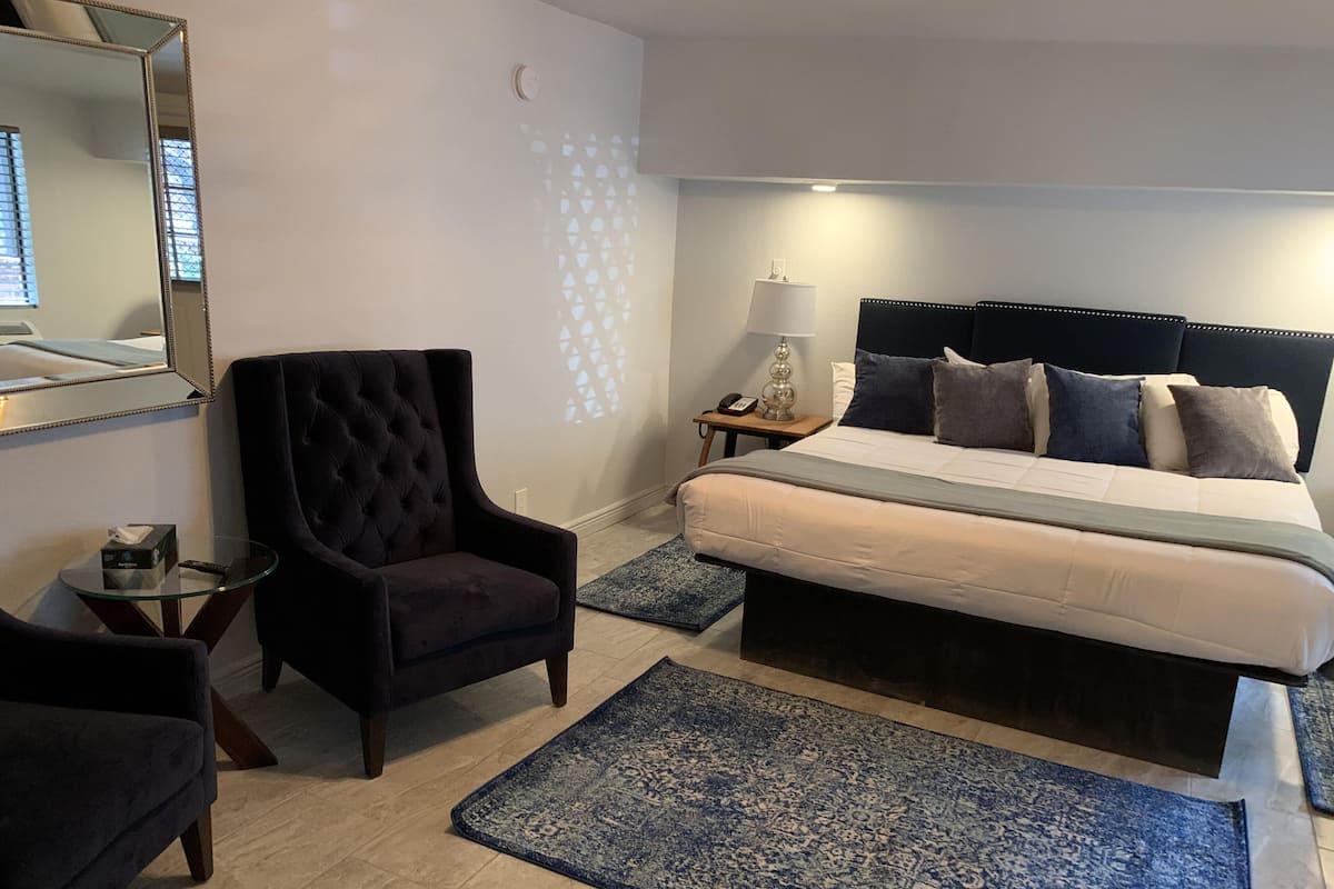 Deluxe Suite (#19)