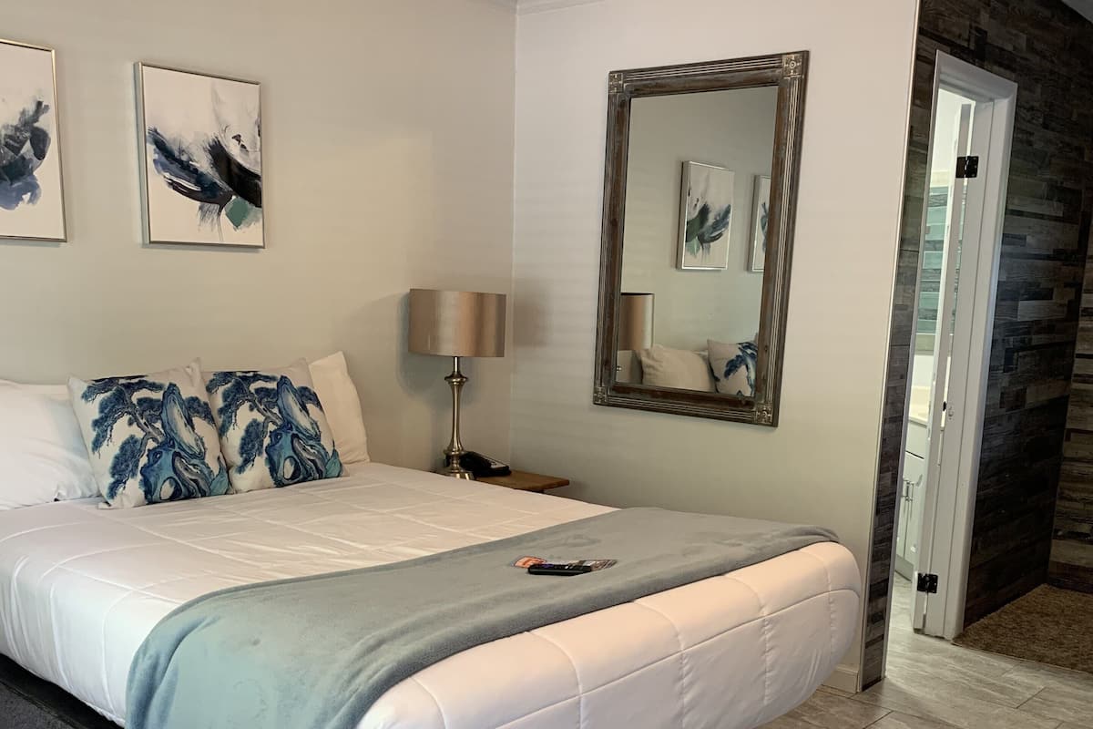 Standard Room, 1 Queen Bed (#10)
