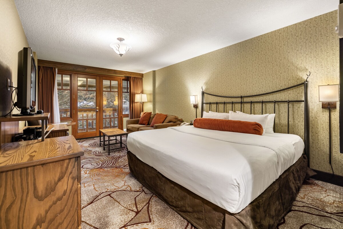 Premium bedding, in-room safe, iron/ironing board, free WiFi