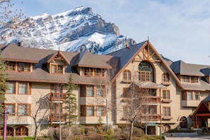 Exterior - Banff Caribou Lodge and Spa (Banff)