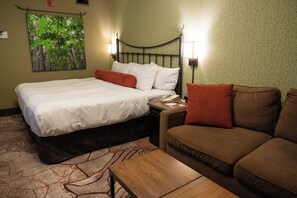 Superior Room, 1 King Bed, Balcony | Premium bedding, in-room safe, iron/ironing board, free WiFi - Banff Caribou Lodge and Spa (Banff)