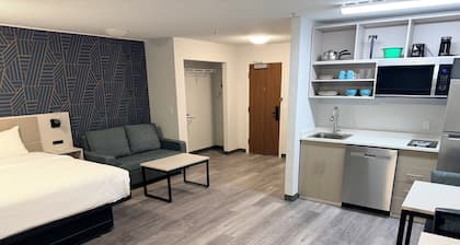 MainStay Suites Indianapolis Northwest - College Park