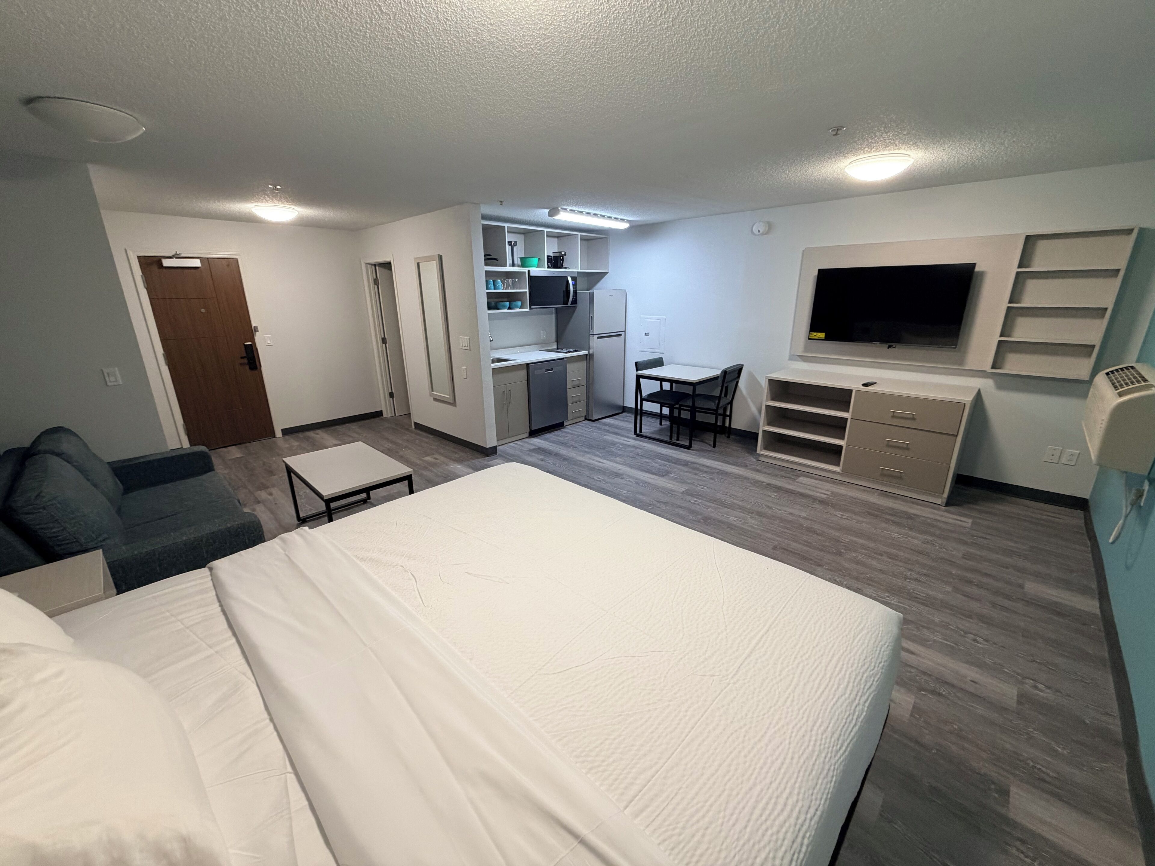 Suite, 1 Queen Bed with Sofa bed, Non Smoking (Efficiency) | Desk, laptop workspace, iron/ironing board, free WiFi