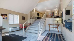 Lobby - MainStay Suites Indianapolis Northwest - College Park (Indianapolis)