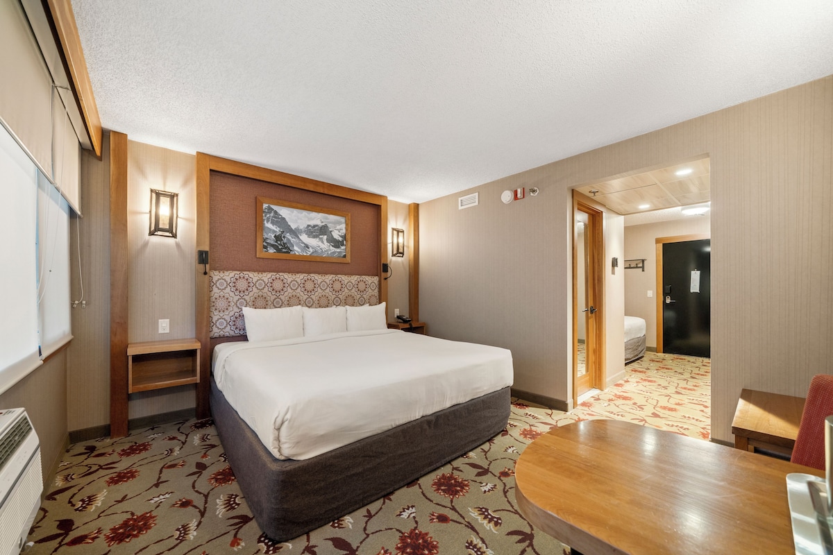 Superior Split Room. | Literie de qualité, coffre-fort, bureau, rideaux d’obscurcissement
