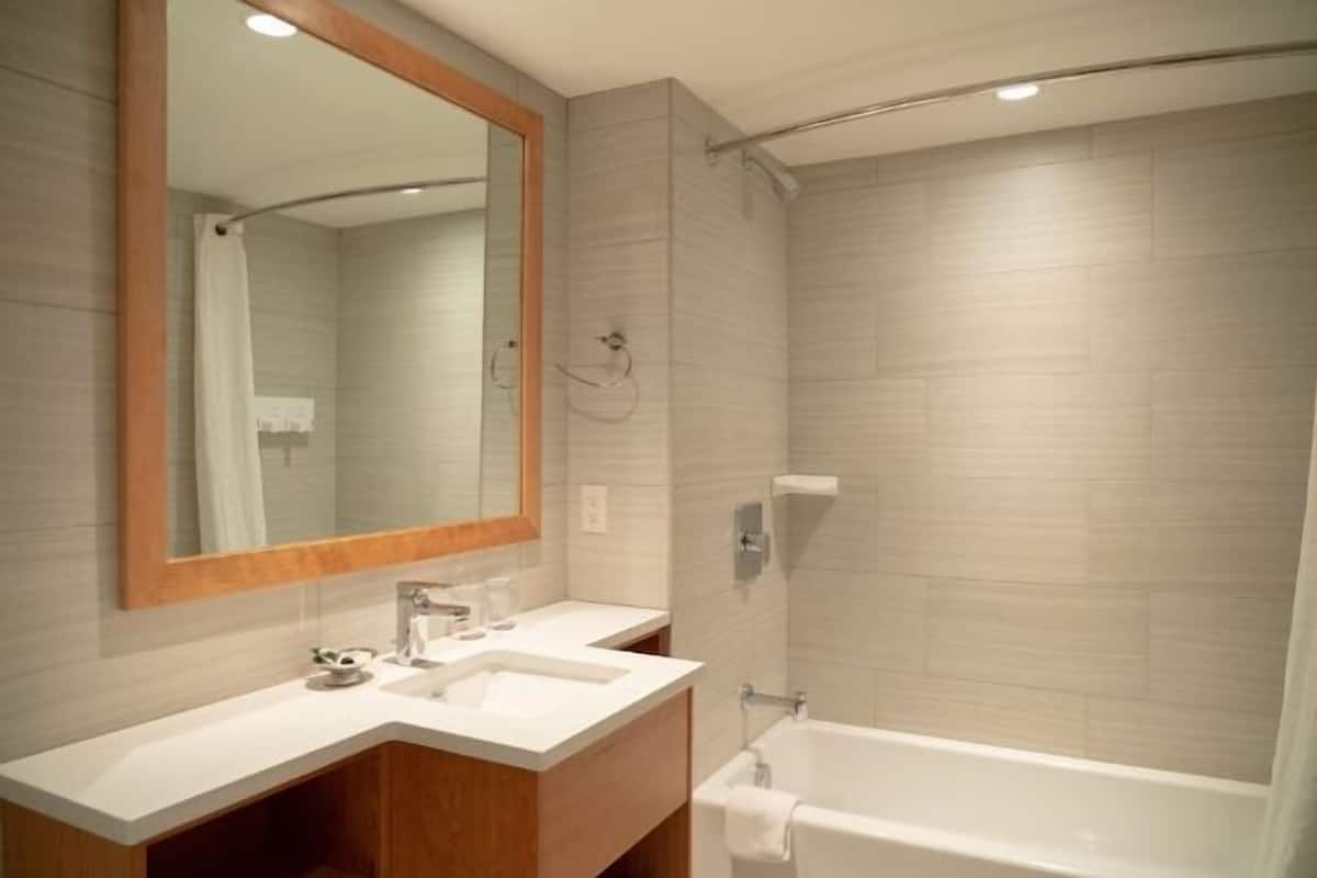 Kamar mandi | Kombinasi shower/bathtub dan perlengkapan kamar mandi ramah lingkungan