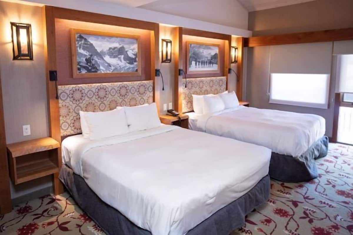 Premium bedding, in-room safe, desk, blackout drapes