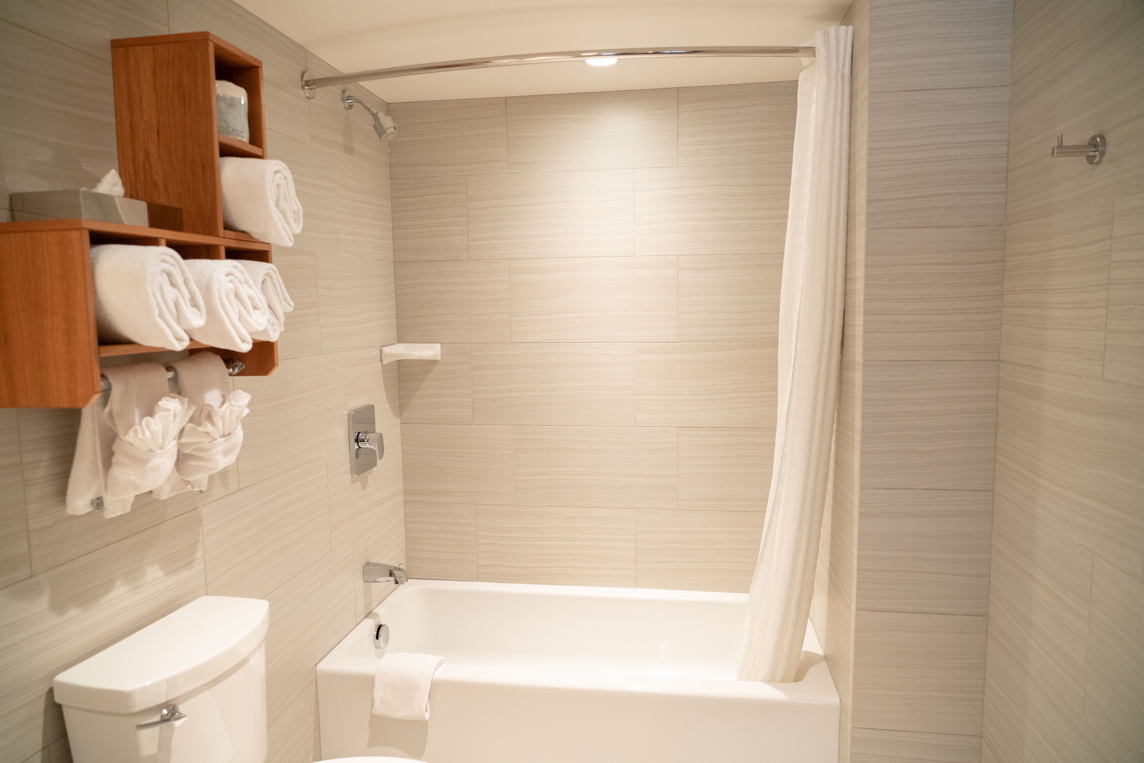superior room 1 king | bathroom | combined shower/bathtub, eco-friendly toiletries, hair dryer, towels