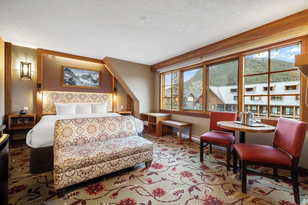 Premium bedding, in-room safe, desk, blackout curtains