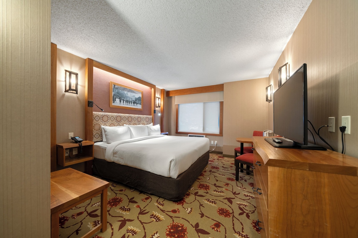 Superior Room 1 King | Literie de qualité, coffre-fort, bureau, rideaux d’obscurcissement