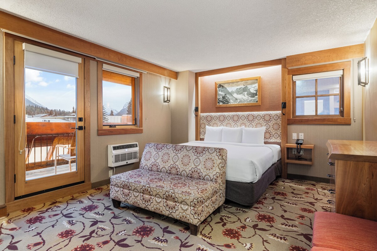 Premium bedding, in-room safe, desk, blackout curtains