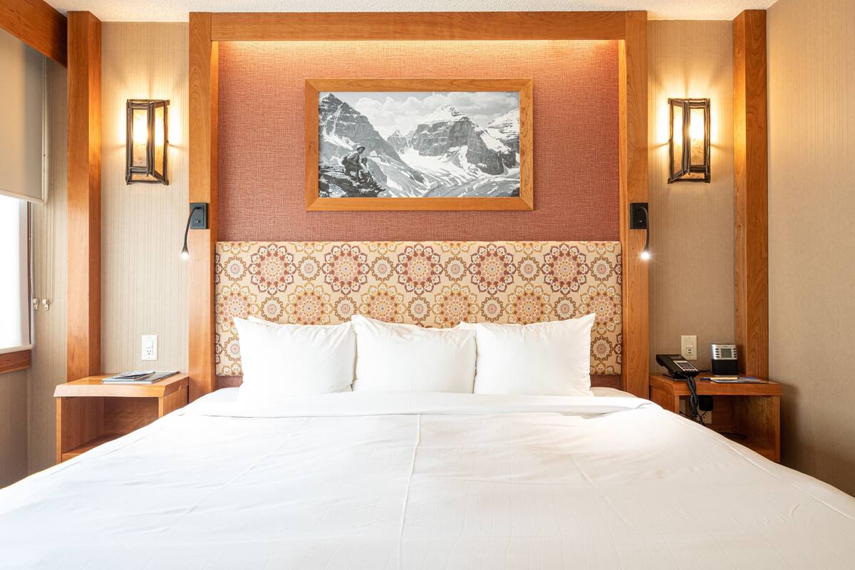 Superior Split Room. | Ropa de cama de alta calidad, caja fuerte, escritorio y cortinas opacas