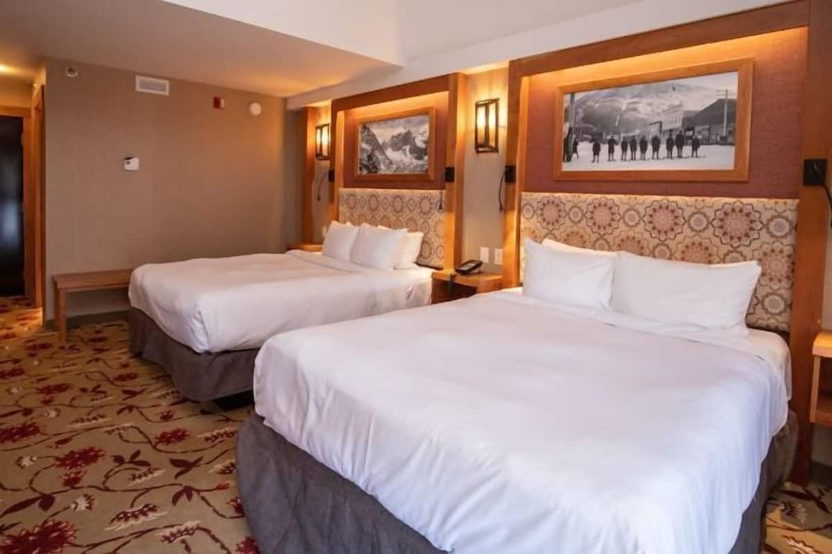 Seprai premium, brankas, meja kerja, dan tirai kedap cahaya