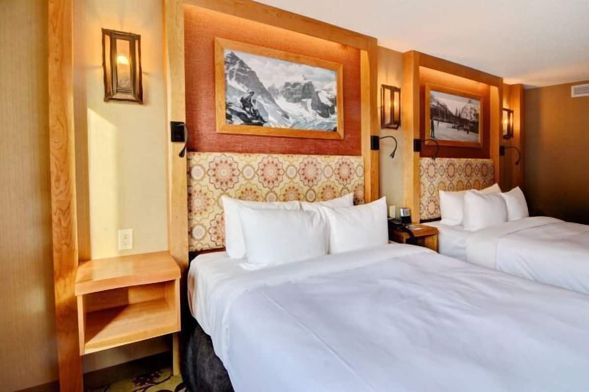 Seprai premium, brankas, meja kerja, dan tirai kedap cahaya