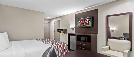 Superior Room, 1 King Bed, Accessible (Smoke Free) | Property grounds