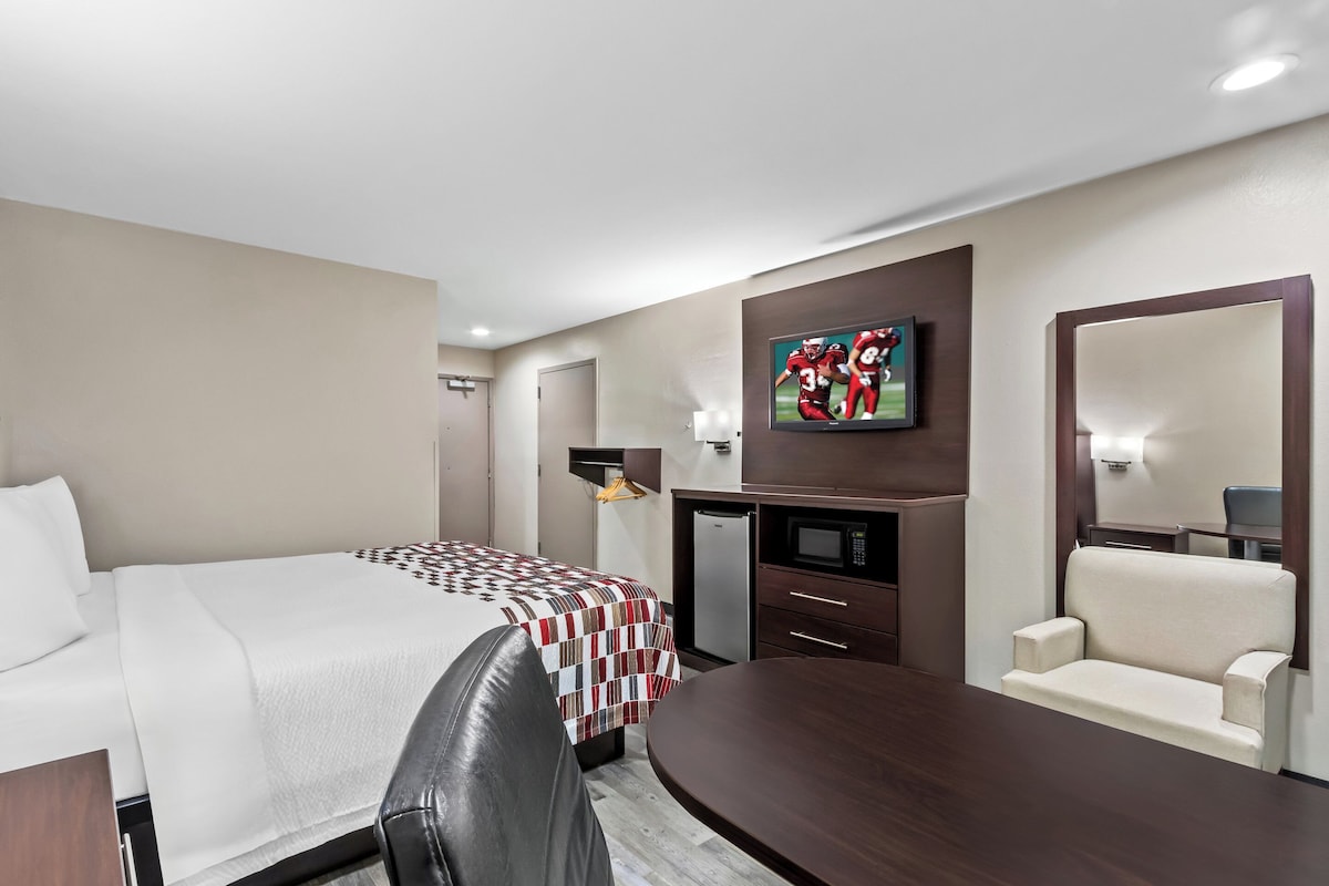 Chambre Supérieure, 1 très grand lit, accessible aux personnes à mobilité réduite (Smoke Free)