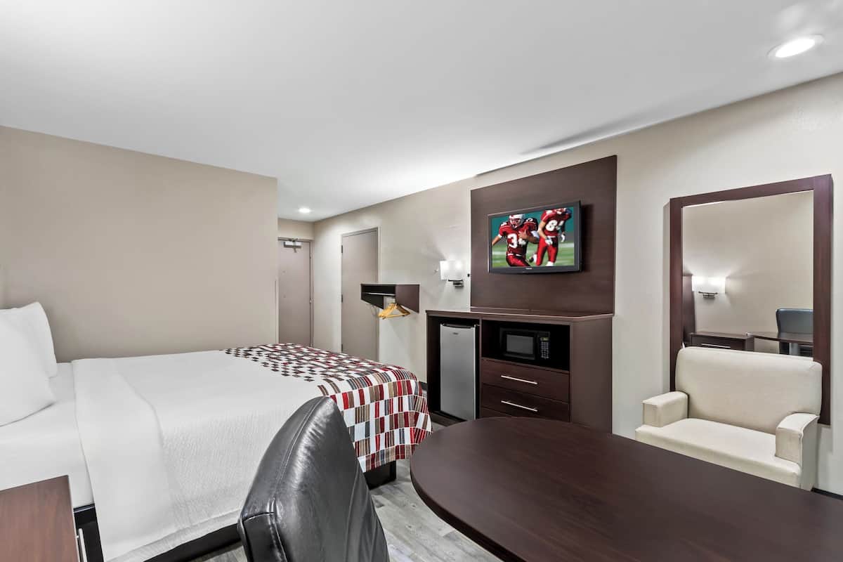 Superior Room, 1 King Bed, Accessible (Smoke Free) | In-room safe, blackout drapes, cribs (free), WiFi (free)