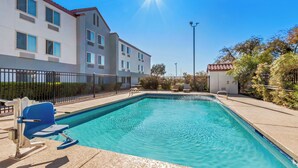 Pool - Red Roof Inn Phoenix North - I-17 at Bell Rd (Phoenix)