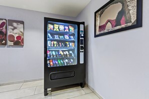 Vending machine - Red Roof Inn Phoenix North - I-17 at Bell Rd (Phoenix)