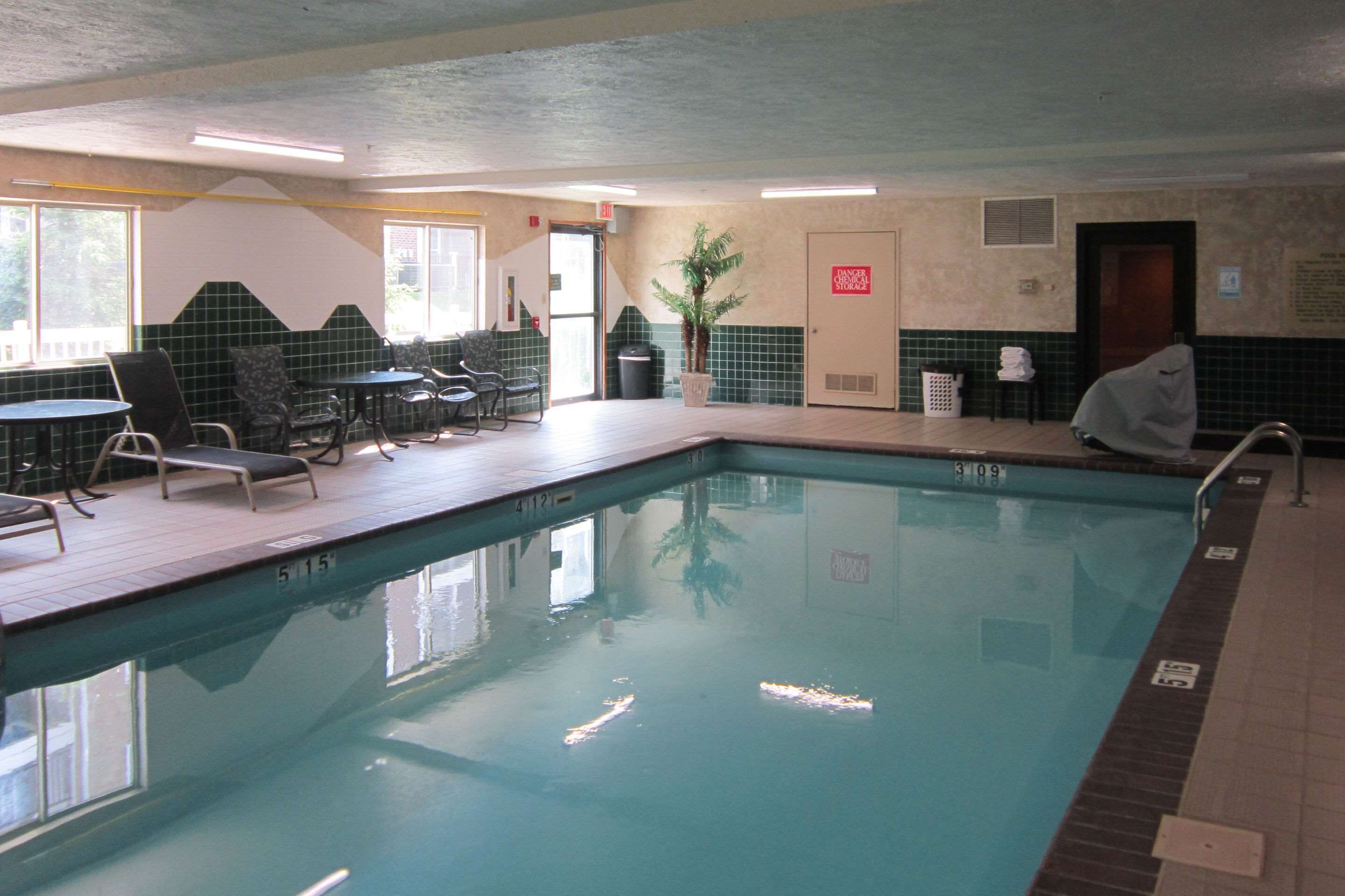 indoor pool, pool loungers