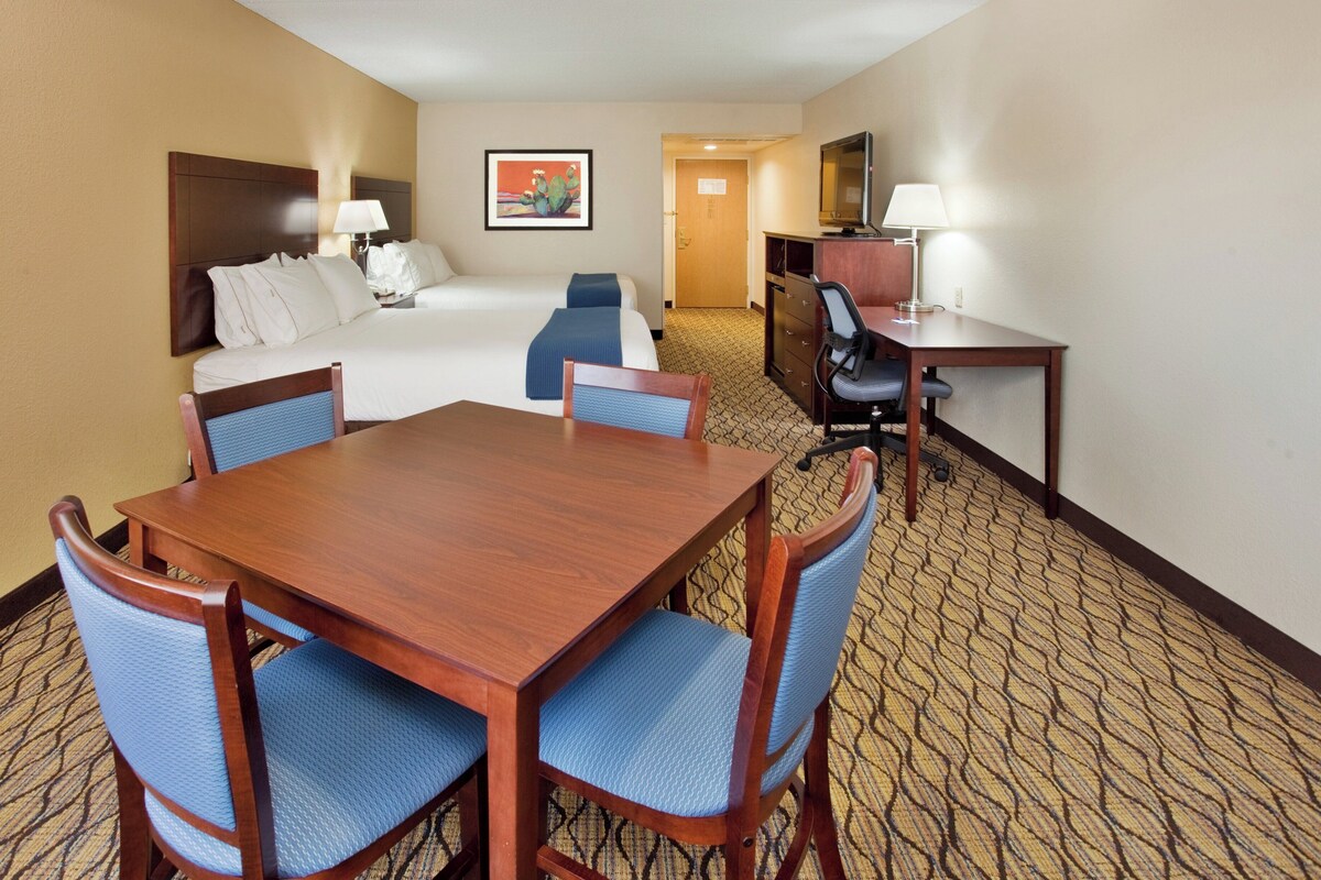 Room, 2 Queen Beds, Pool View (Dining Area) | 1 bedroom, desk, iron/ironing board, cribs (free)
