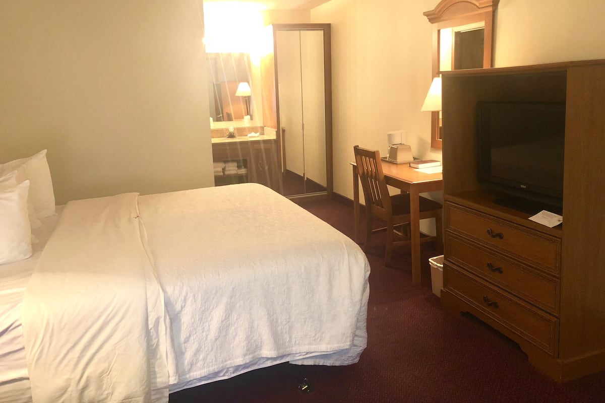 Iron/ironing board, rollaway beds, bed sheets