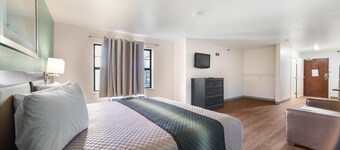 HomeTowne Studios by Red Roof St. Louis - Airport/ N Lindbergh