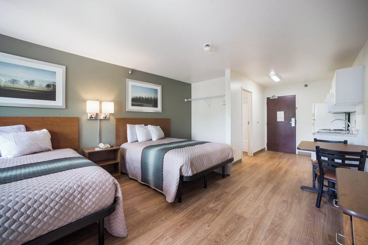 Studio, 2 Double Beds, Non Smoking | Blackout drapes, WiFi (free), bed sheets