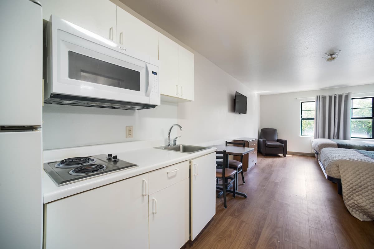 Full-size fridge, microwave, stovetop, dining tables