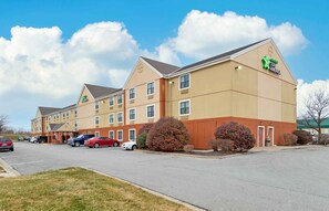 Exterior - Extended Stay America Suites Kansas City Airport (Kansas City)