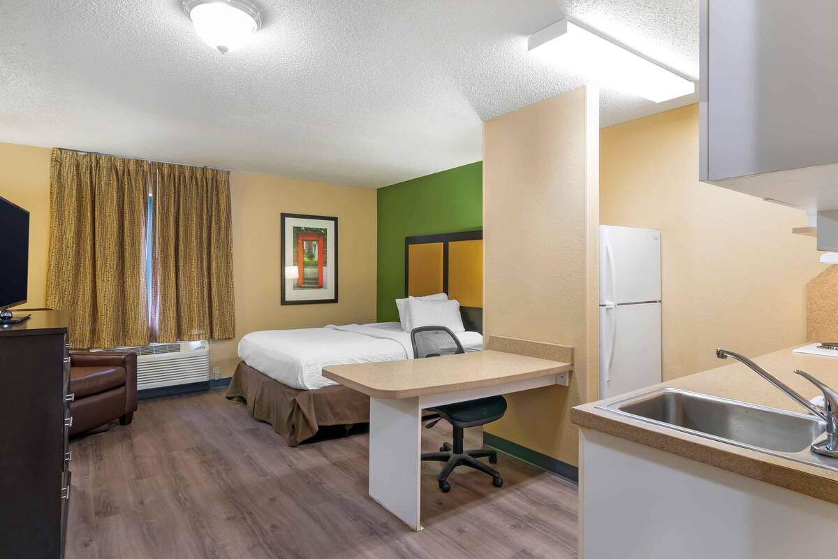 Pillow-top beds, desk, laptop workspace, blackout curtains